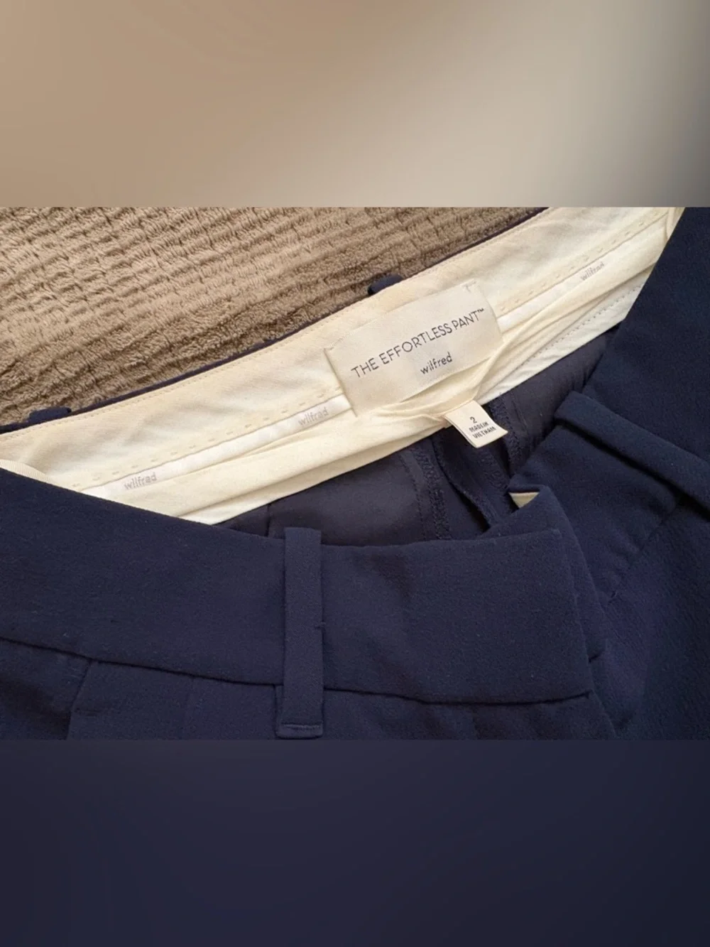 Aritzia The Effortless Pant Crepette - Picture 7 of 7